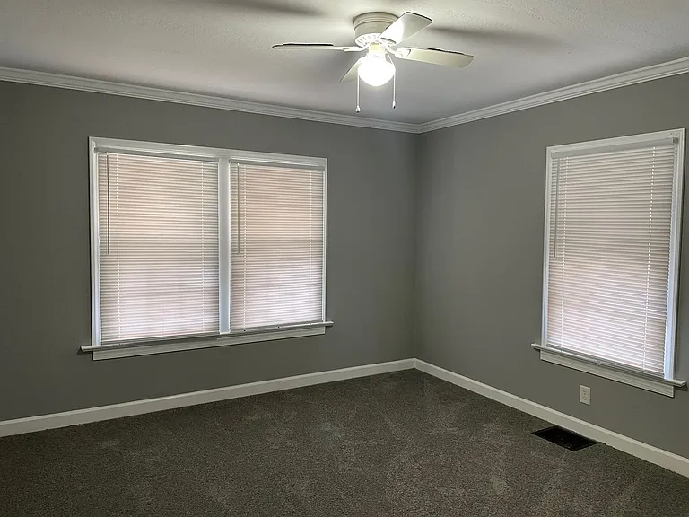 810 Dixon Ave — Photo 7