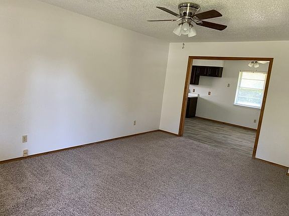 3rd image of 13745 S Glen Pl