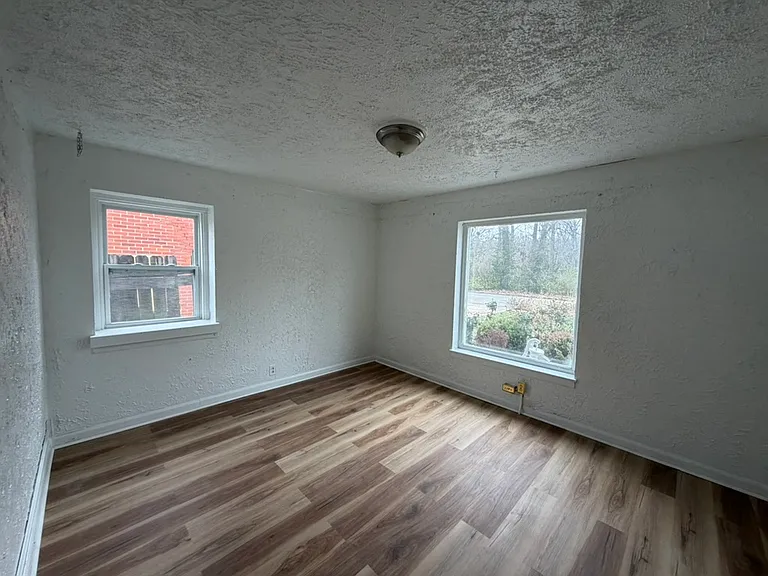 1114 Mona Dr — Photo 8