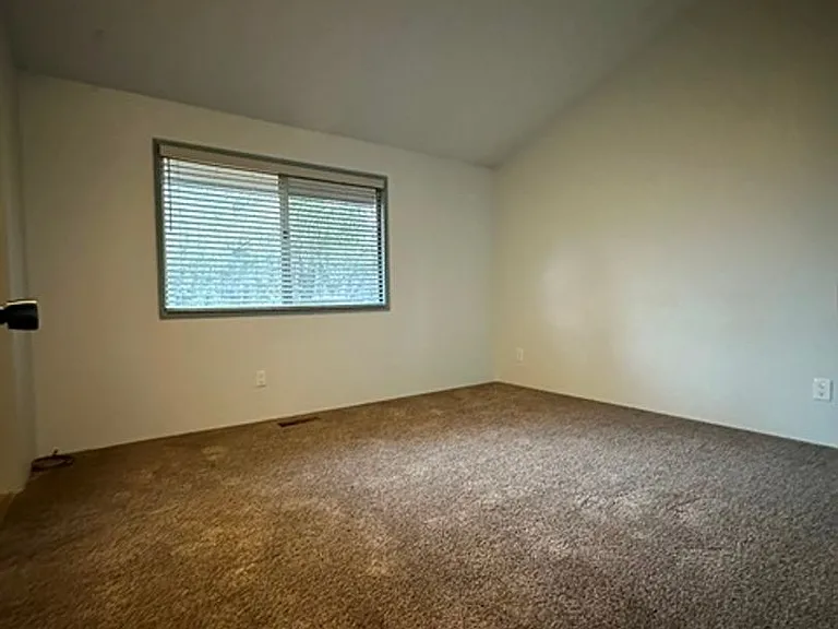 762 W Oregon Ave — Photo 8