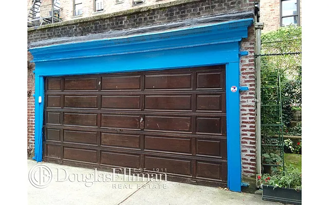 Rented by Douglas Elliman | media 16