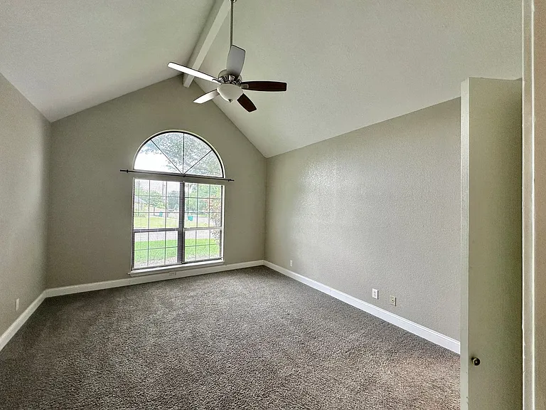 1818 Diana Ln — Photo 19