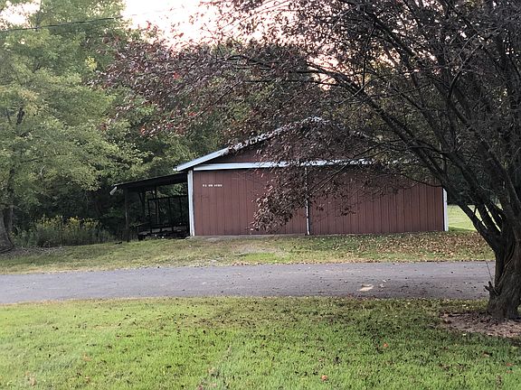 Large metal shop & lean-to!