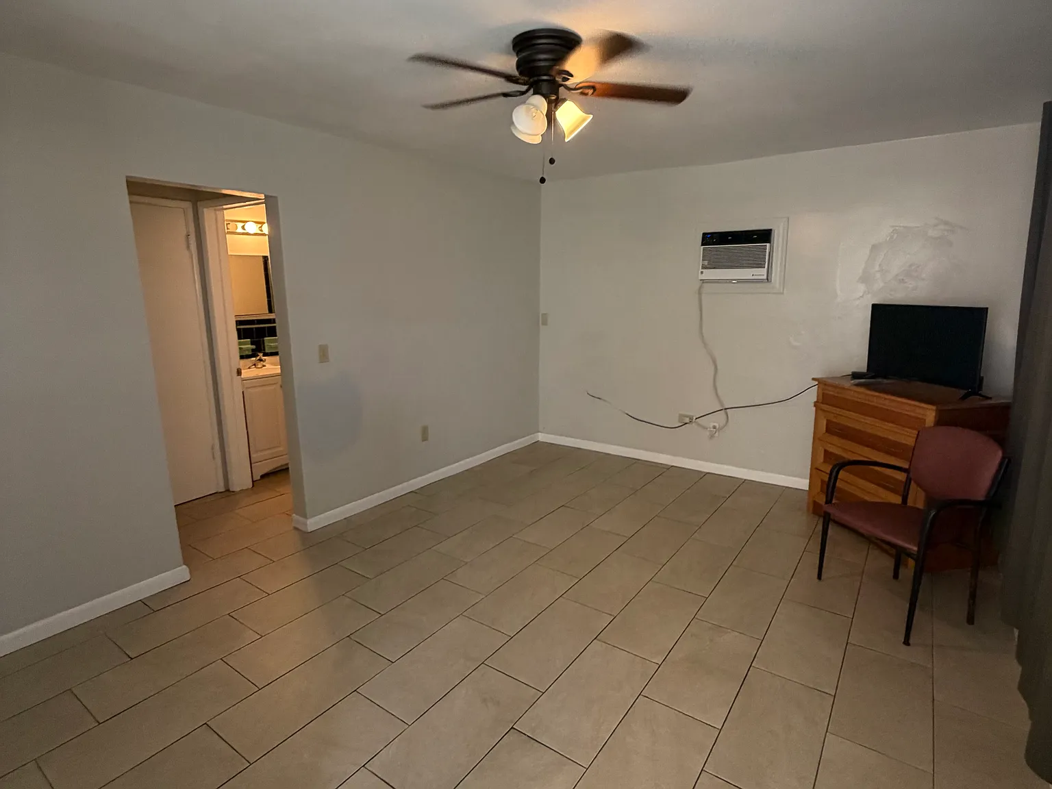 Studio, 500 sqft, $1,650 — Photo 3