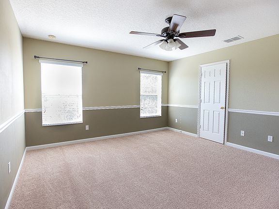 4th image of 823 Pine Pointe Ln
