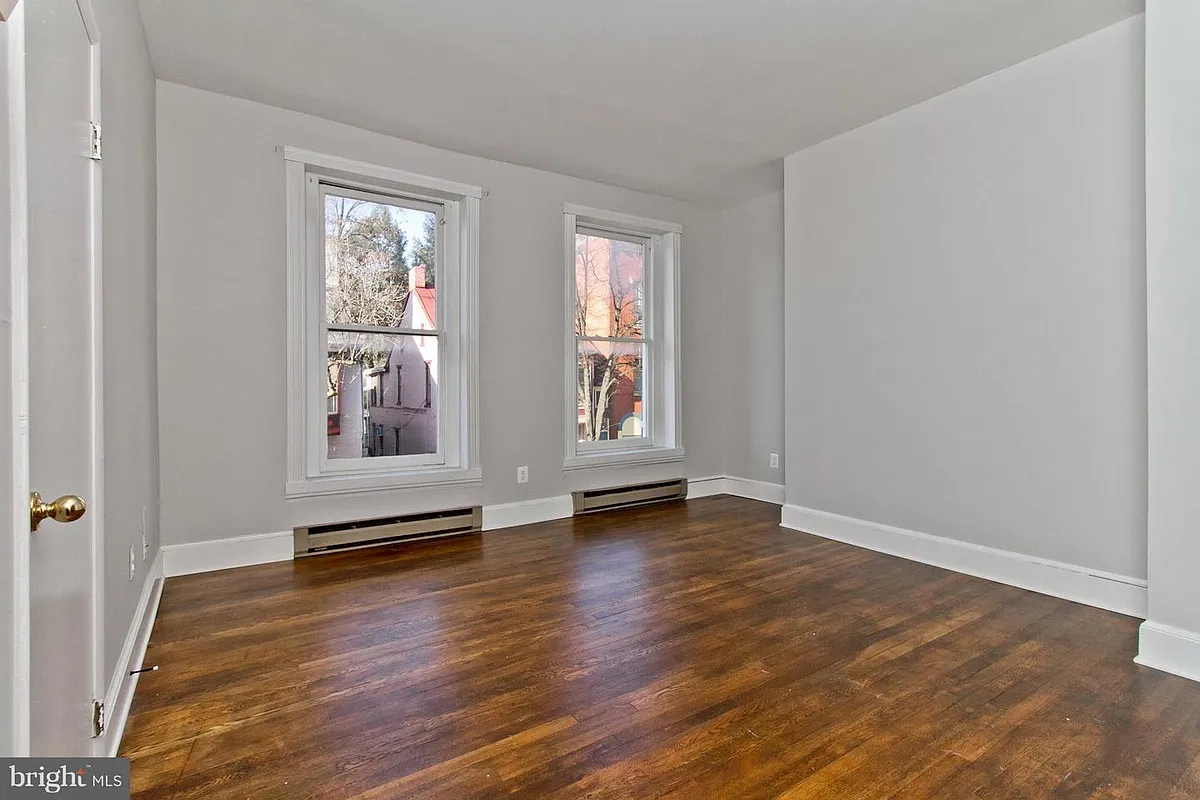 Building Photo - 308 N Market St #2
