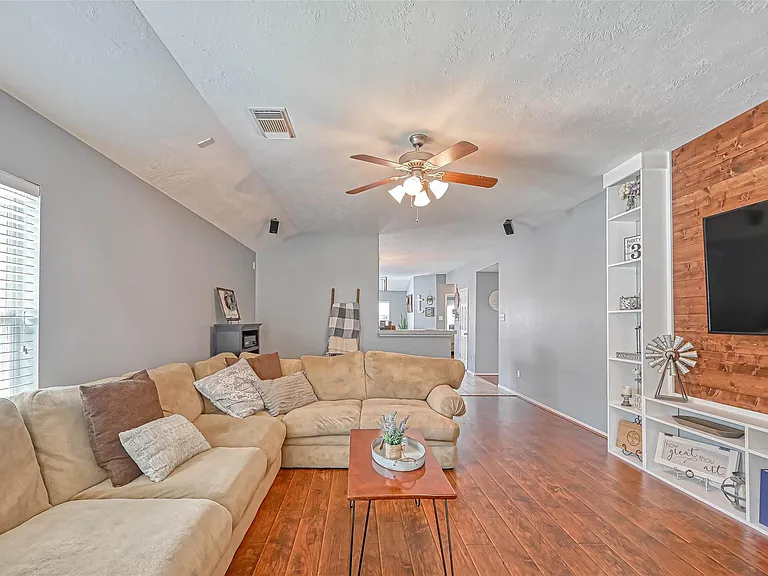 22210 Bellow Glen Dr — Photo 4