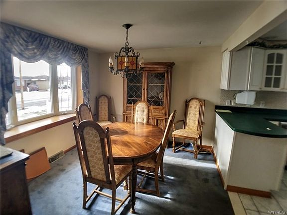 5th image of 87 Suzette Dr