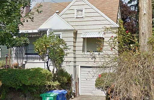 3211 SE Franklin St photo 1