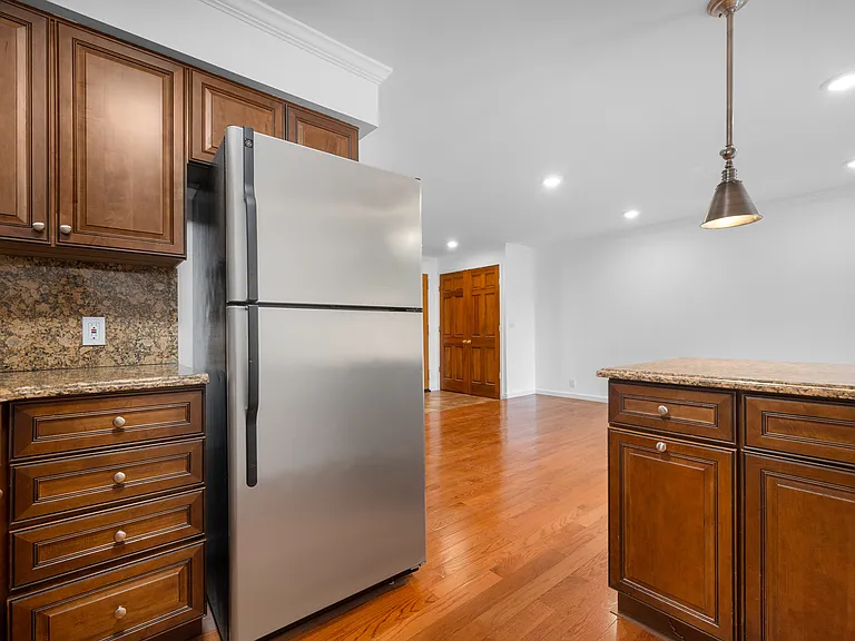 141 Great Neck Rd #2G — Photo 15