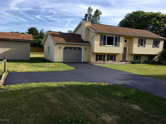3rd image of 22 Country Acres Dr