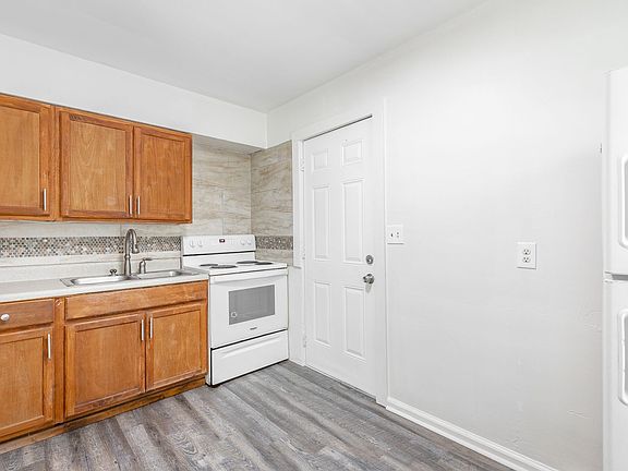 5th image of 207 Laws Ave APT C