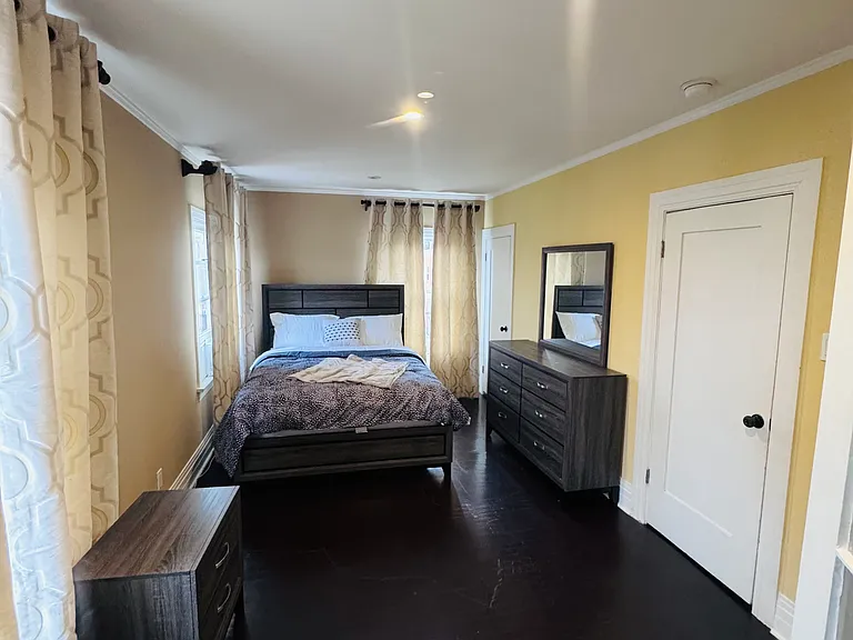 2754 Kenwood Ave #5 — Photo 6