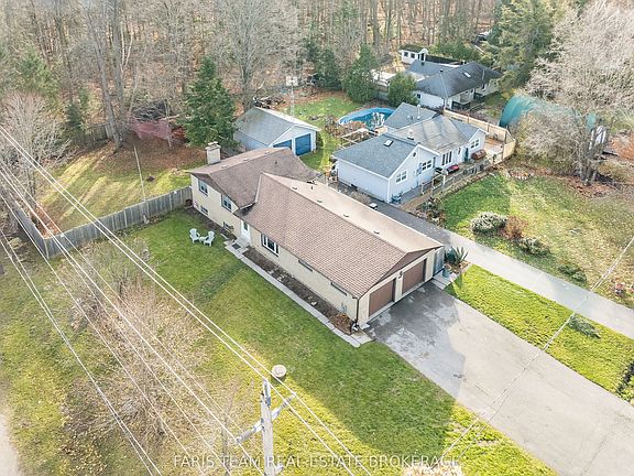 3rd image of 807 Cook St