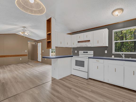 3rd image of 131 Mercer Road