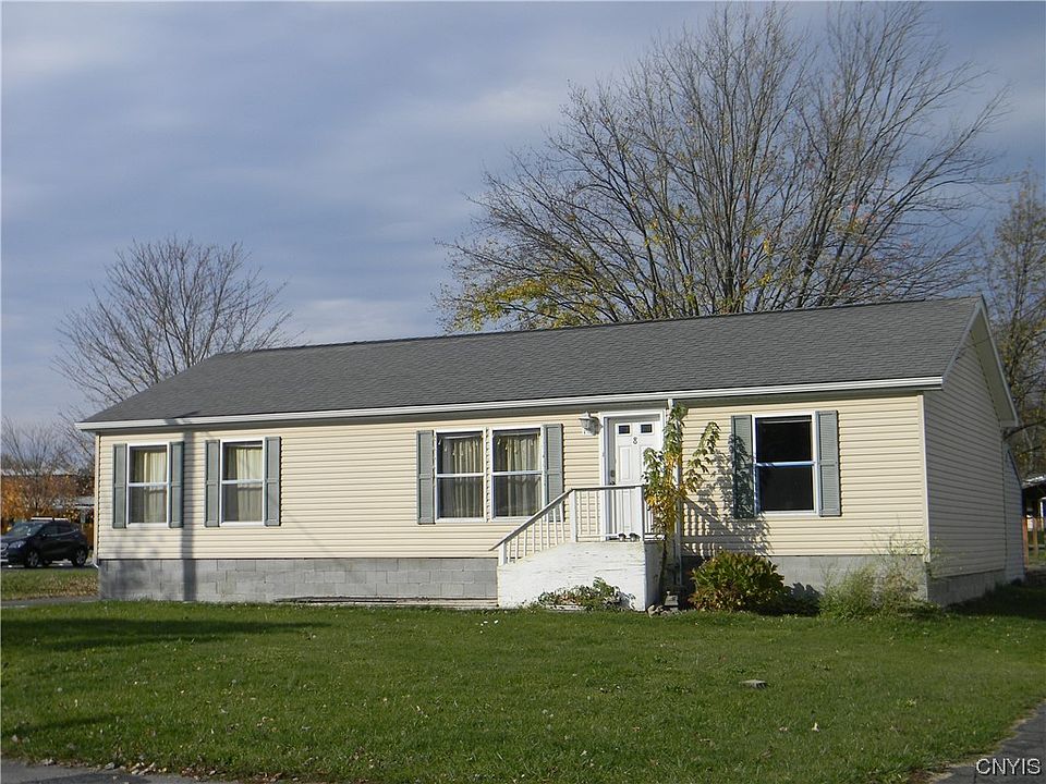 1st image of 8 Kinney Ln