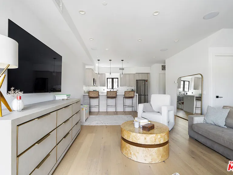 738 Parkman Ave — Photo 11