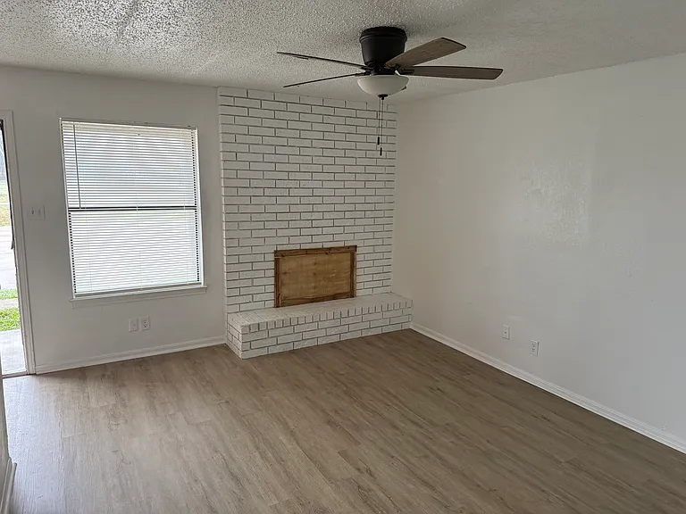 1000 Waco Rd #205 — Photo 6