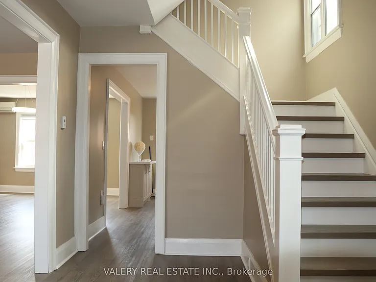 207 Oakwood Ave — Photo 4