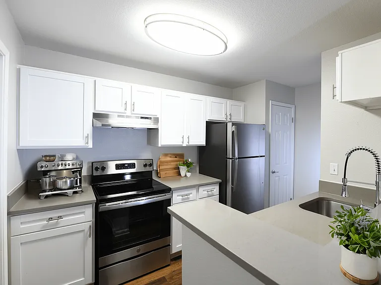 Emerald Place Apartments — Photo 10