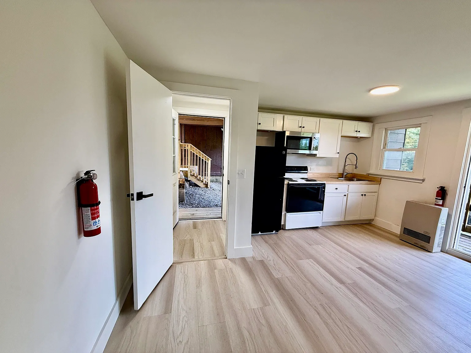 2 bed, 1.0 bath, 525 sqft, $2,000 — Photo 2