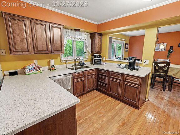 5th image of 8614 Meadowland Ct