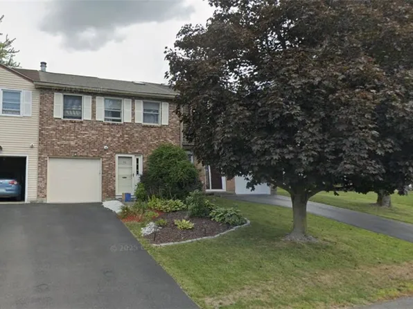 20 Stirrup Dr, East Greenbush, NY 12061