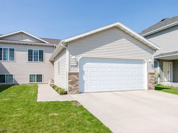 2526 31st Ave S, Moorhead, MN 56560