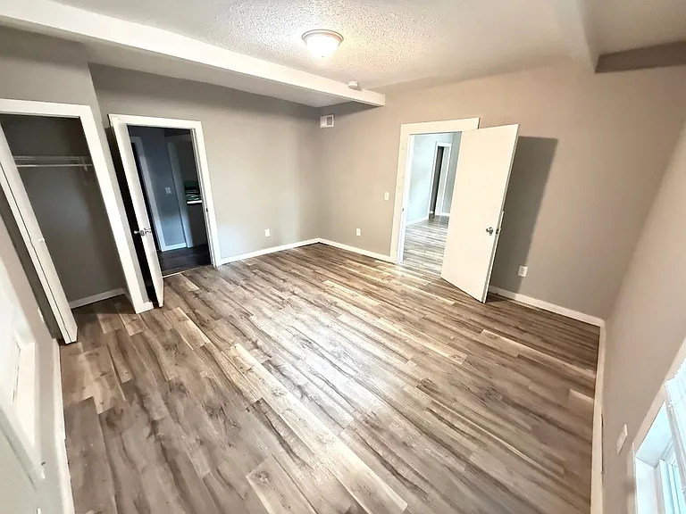 2137 N Delaware Ave — Photo 13