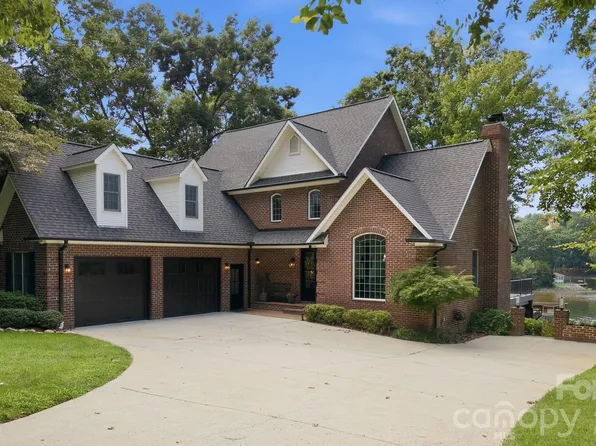131 Long Cove Ln, Mooresville, NC 28117