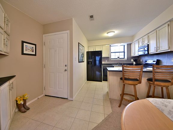 5th image of 12982 Kings Canyon Dr APT E