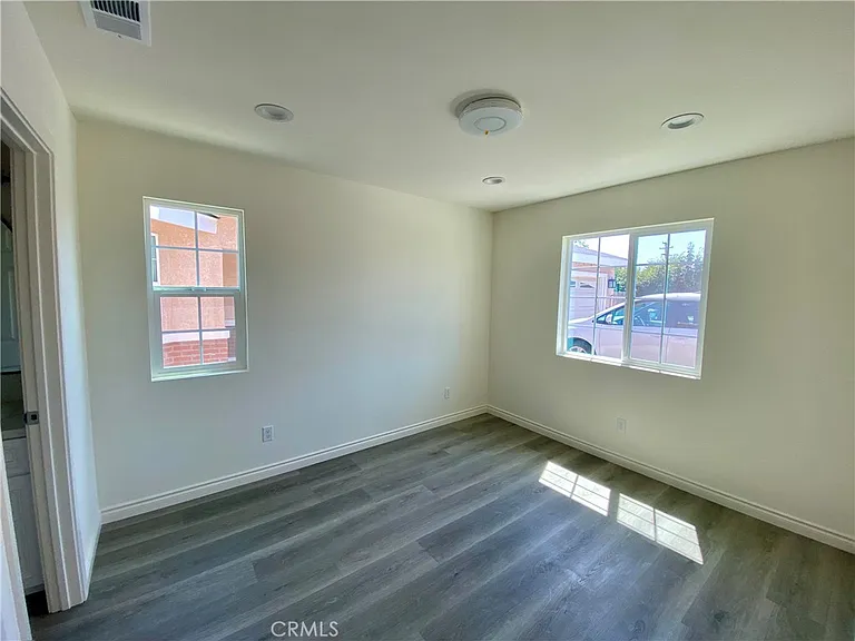 4924 Stewart Ave — Photo 7