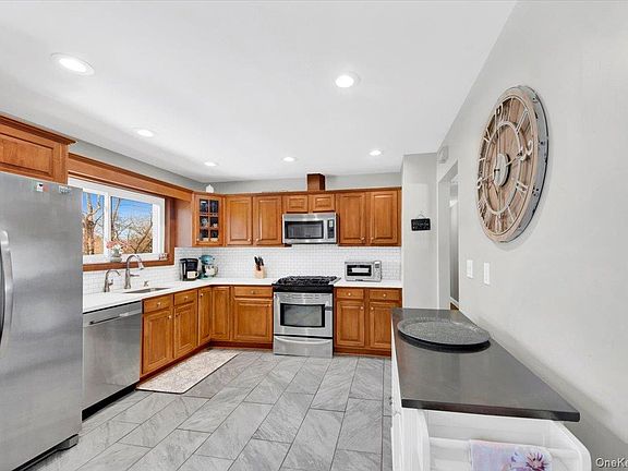 5th image of 569 Millburn Court