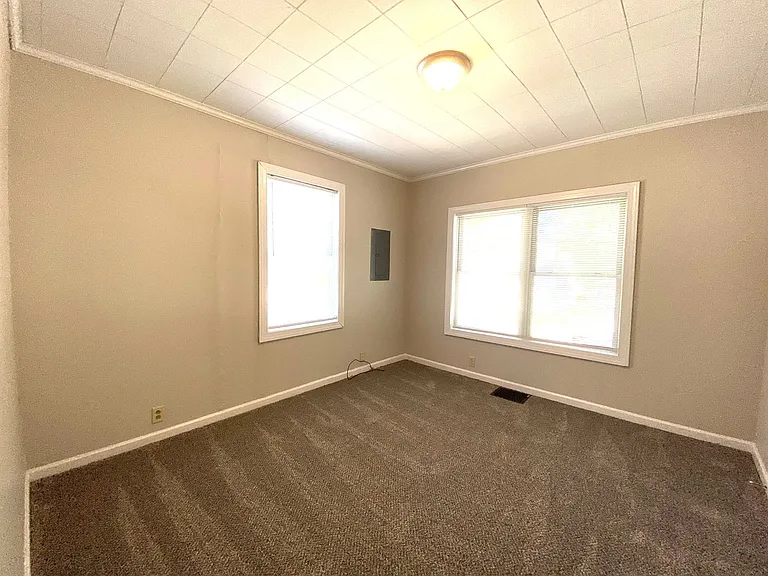 352 Bassett Ave — Photo 12