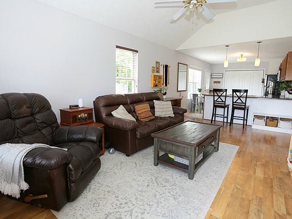 4th image of 2315 Chandler Pl