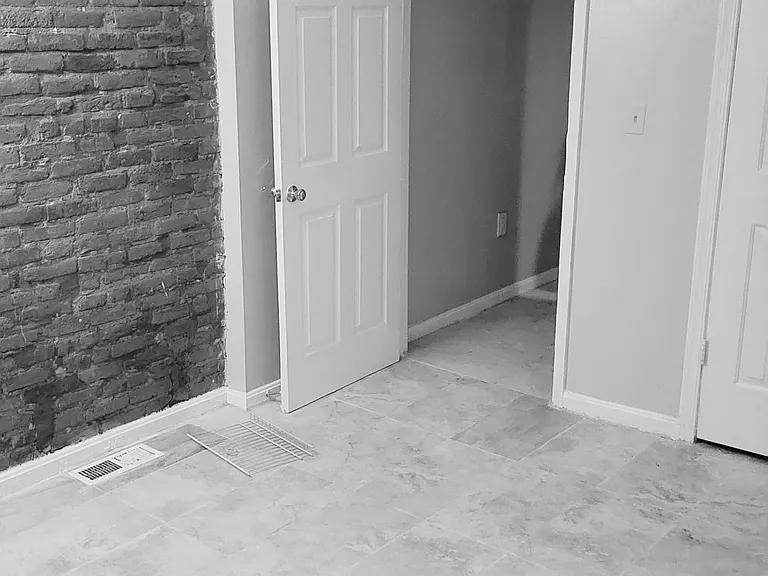 2nd Floor:
Bedroom - Tall ceiling