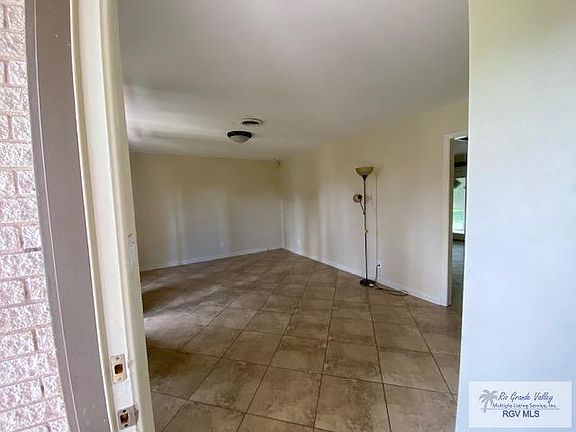 2nd image of 3 Meadow Ln