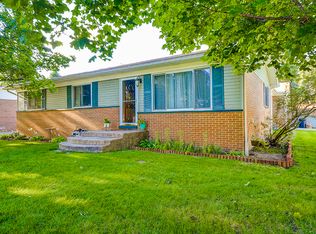 963 E Hamburg St, Pinckney, MI 48169