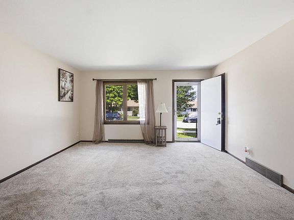 5th image of 1367 Balsam PLACE