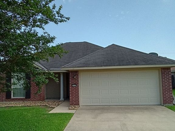 2nd image of 2920 Le Oaks Dr