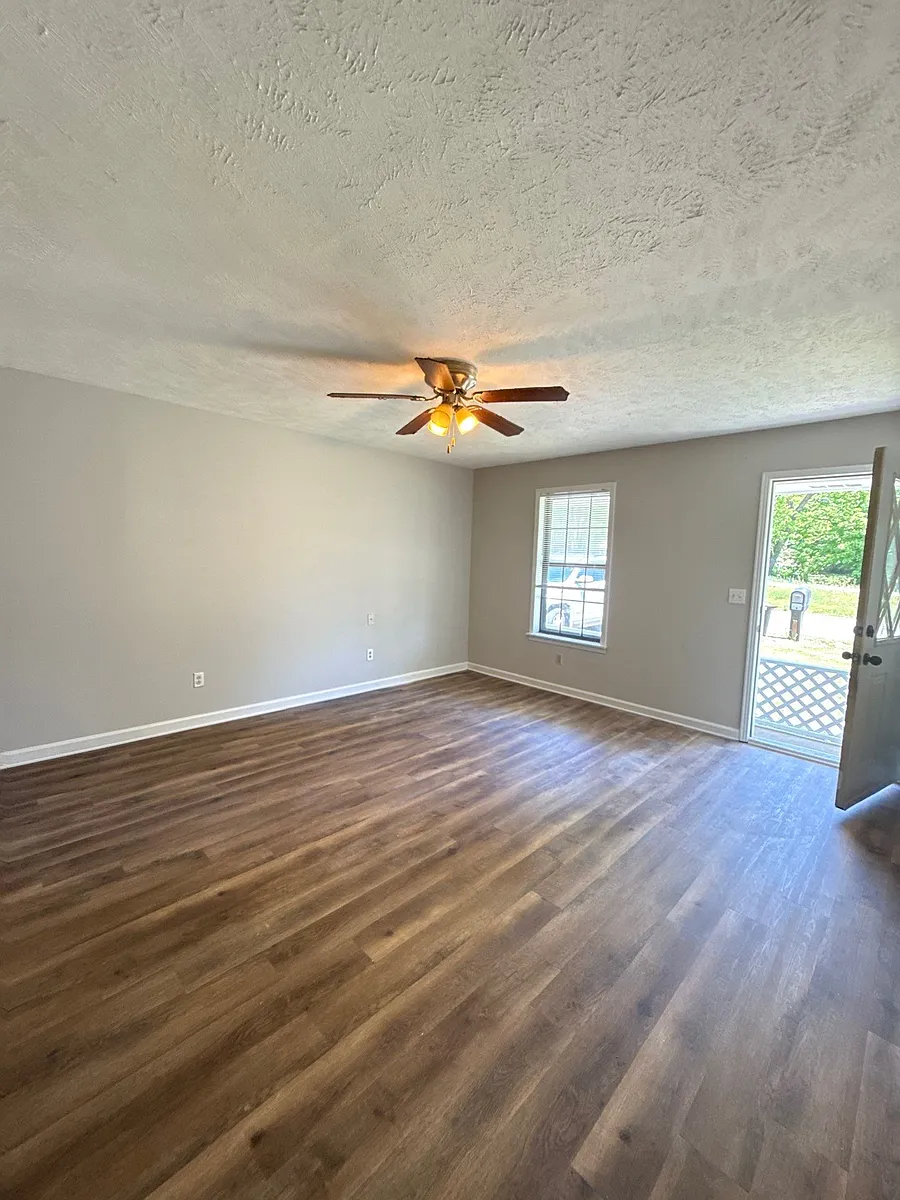 Building Photo - 319 N Bond Ave