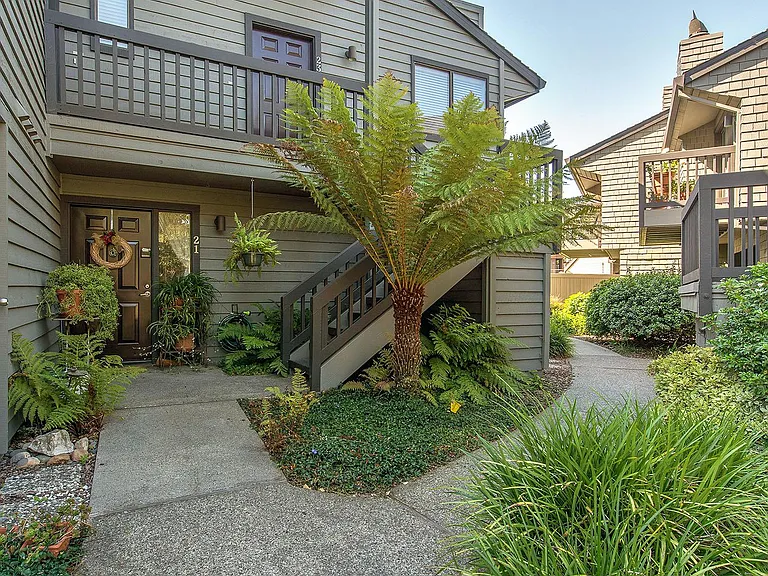 25 Cypress Pl — Photo 3