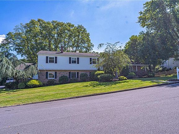 3rd image of 3654 Catherine Ave
