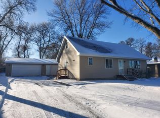 207 W Adolphus Ave, Fergus Falls, MN 56537