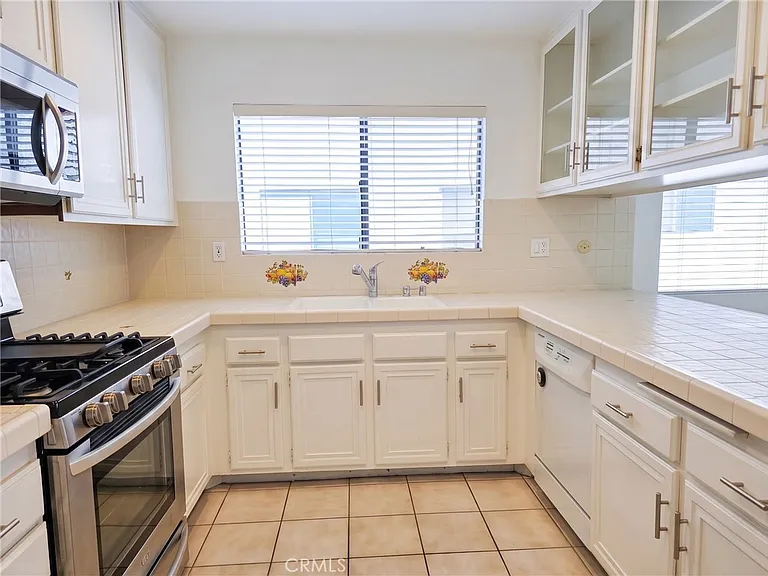 6121 Shoup Ave #10 — Photo 19