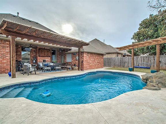 3rd image of 3001 SW 137th St