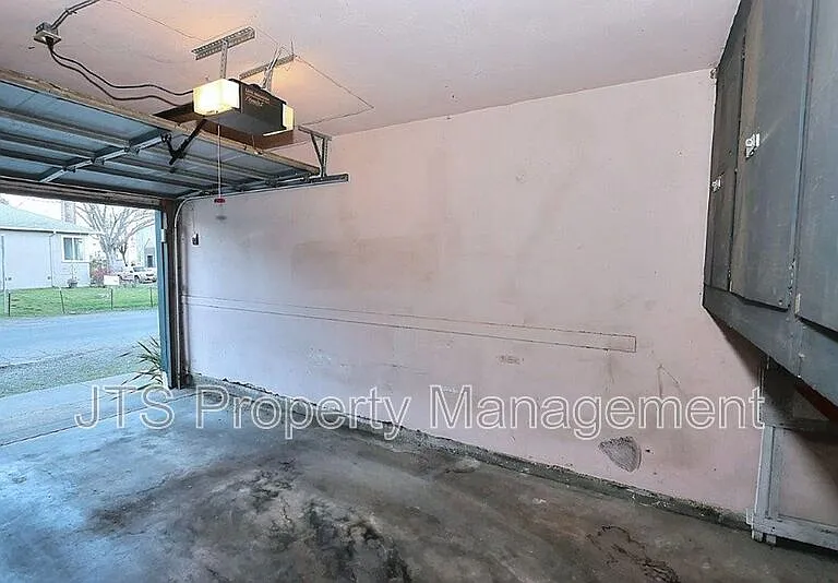 4439 V St #5 — Photo 18