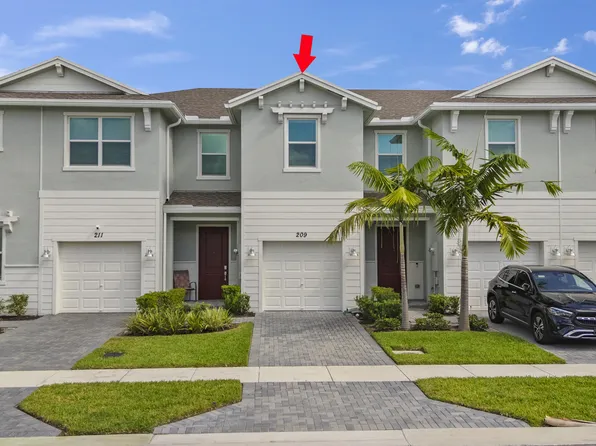 209 SE Woodbark Street, Port St Lucie, FL 34984