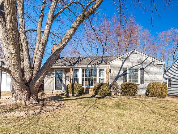 4th image of 985 Woodbine Dr