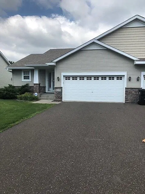 3 bed, 2.5 bath, 1900 sqft, $2,275 — Photo 1